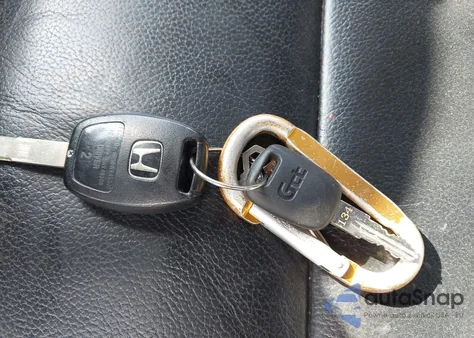 2013 Honda Pilot Touring z USA, uszkodzony, nr VIN 5FNYF4H91DB017778